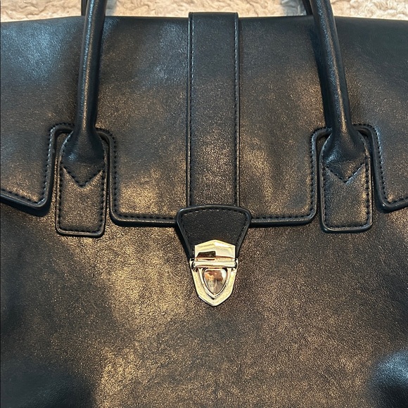 Elegant Black Leather Handbag - Picture 12 of 16